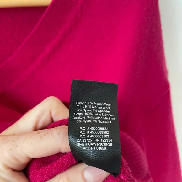 Aritzia Babaton Ollie Sweater Cropped 100% Merino Wool Knit Dark Pink Sz Medium - Picture 6 of 6